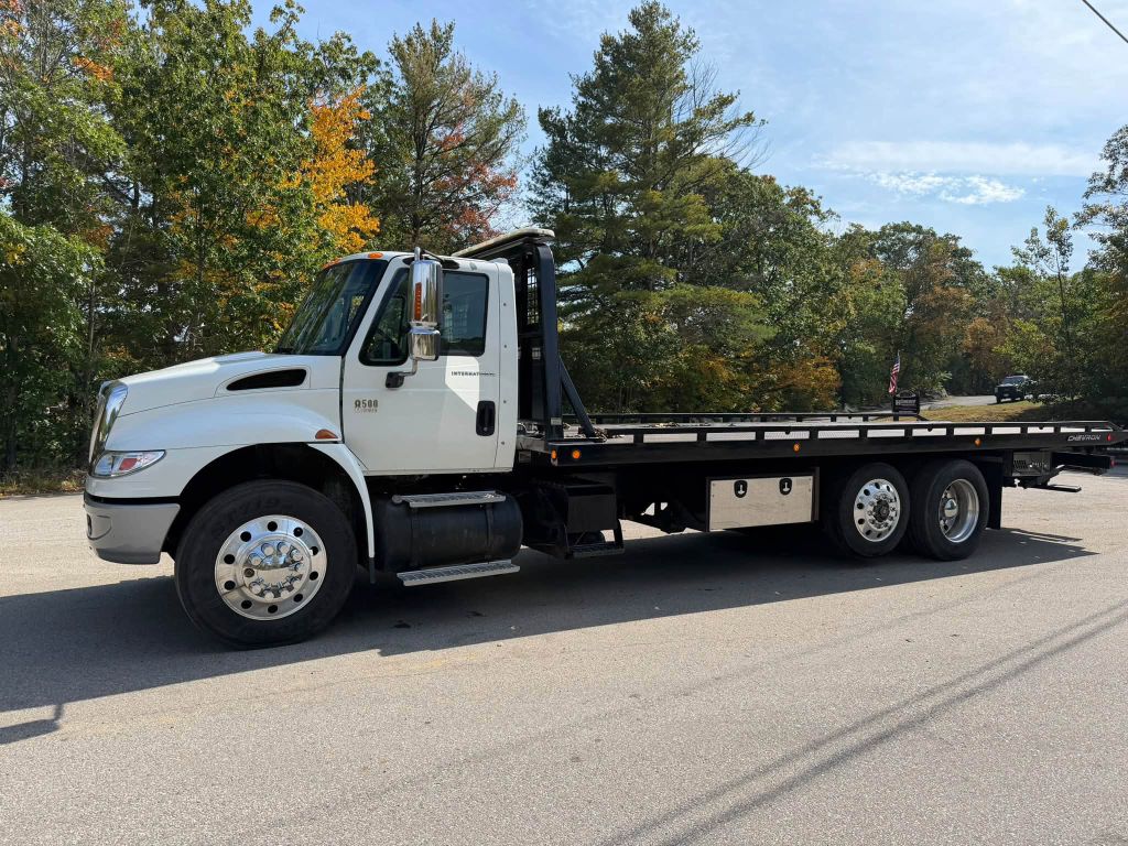 Photo 2 of this INTERNATIONAL 8500