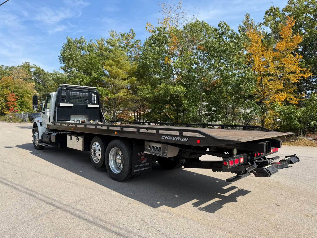 Photo 4 of this INTERNATIONAL 8500