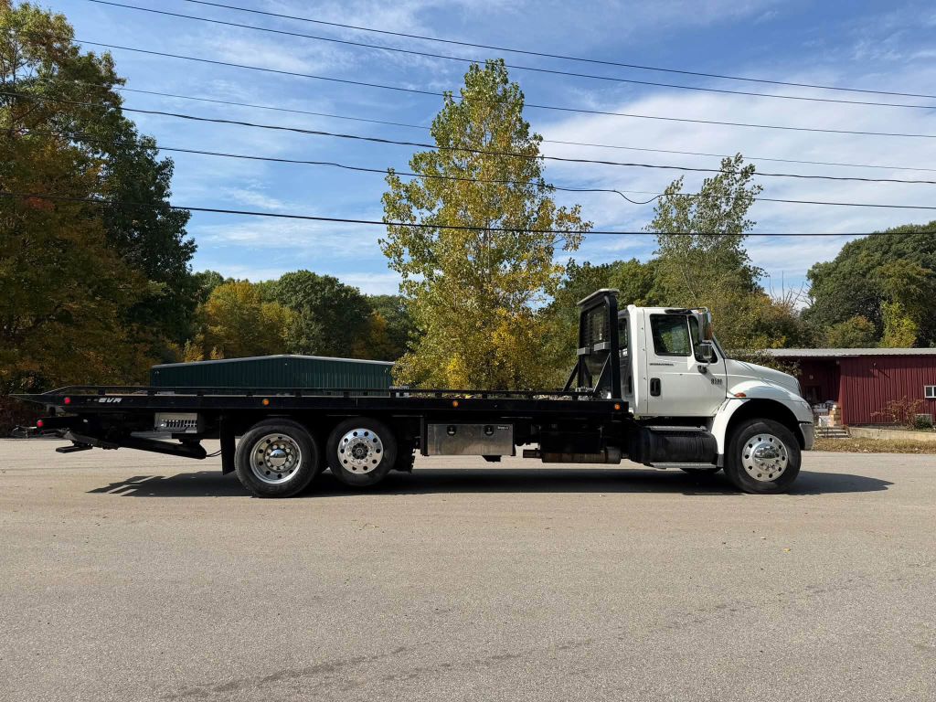 Photo 9 of this INTERNATIONAL 8500