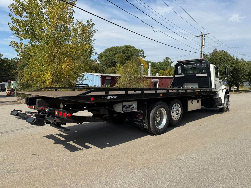 Photo 10 of this INTERNATIONAL 8500