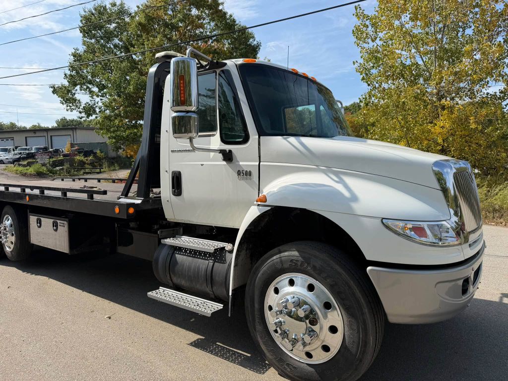 Photo 14 of this INTERNATIONAL 8500