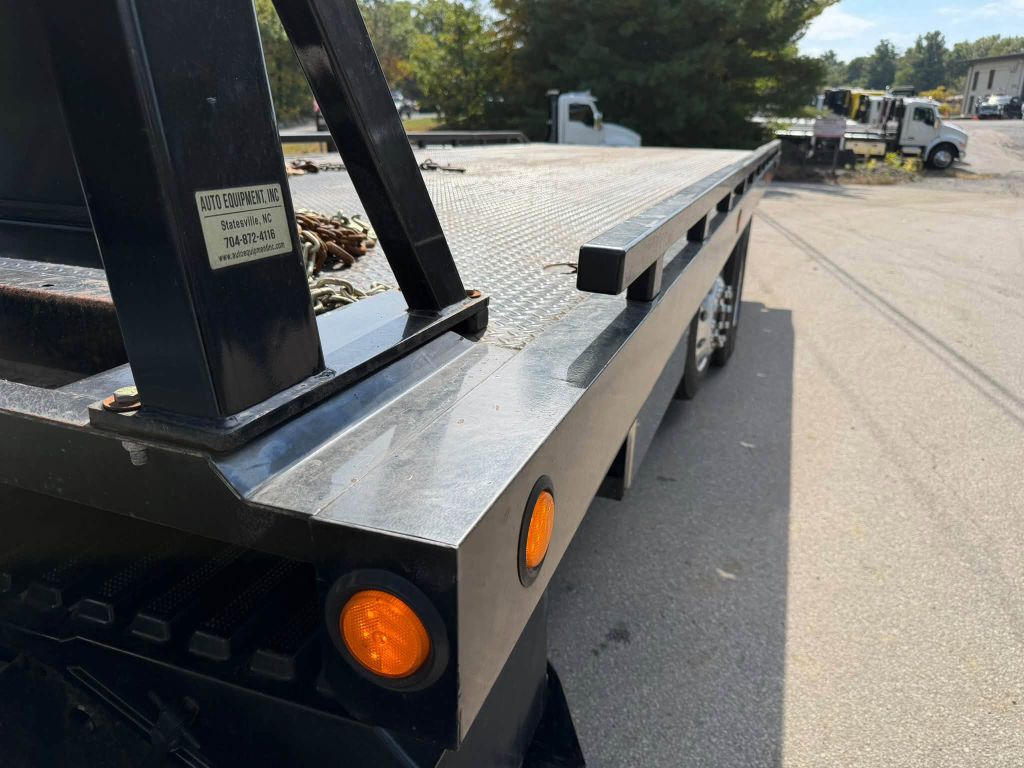 Photo 16 of this INTERNATIONAL 8500