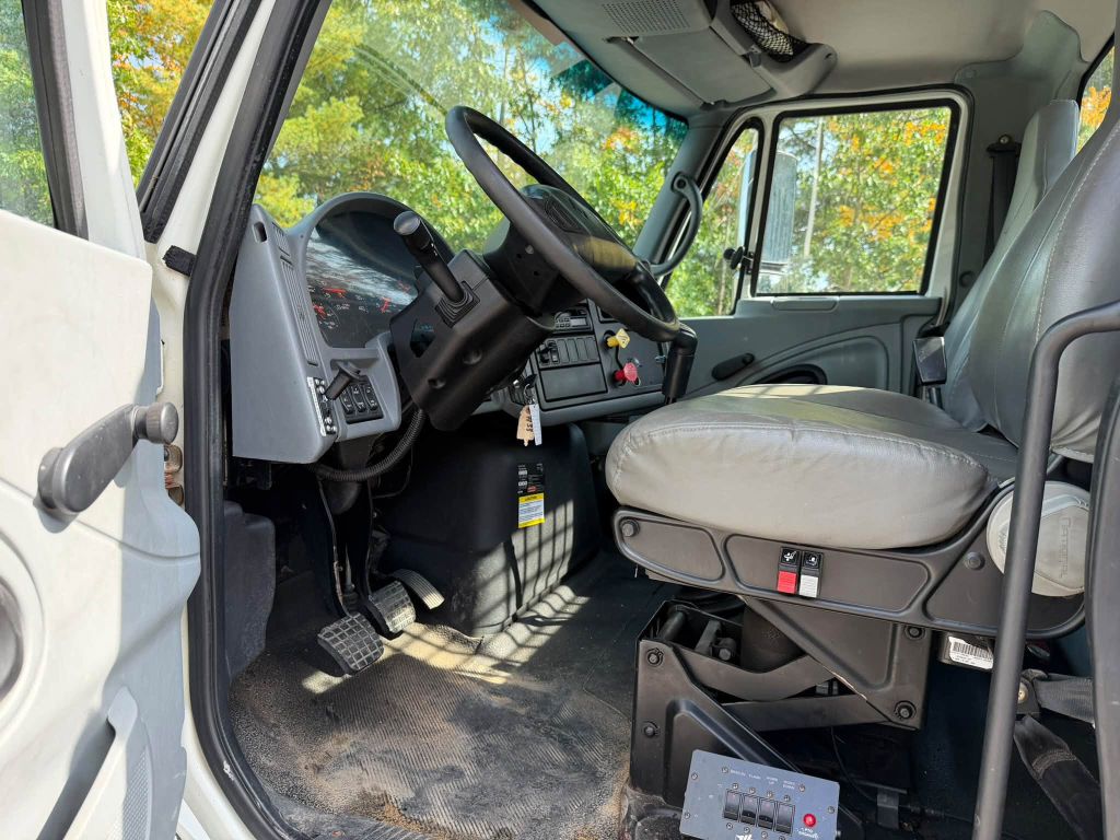 Photo 19 of this INTERNATIONAL 8500