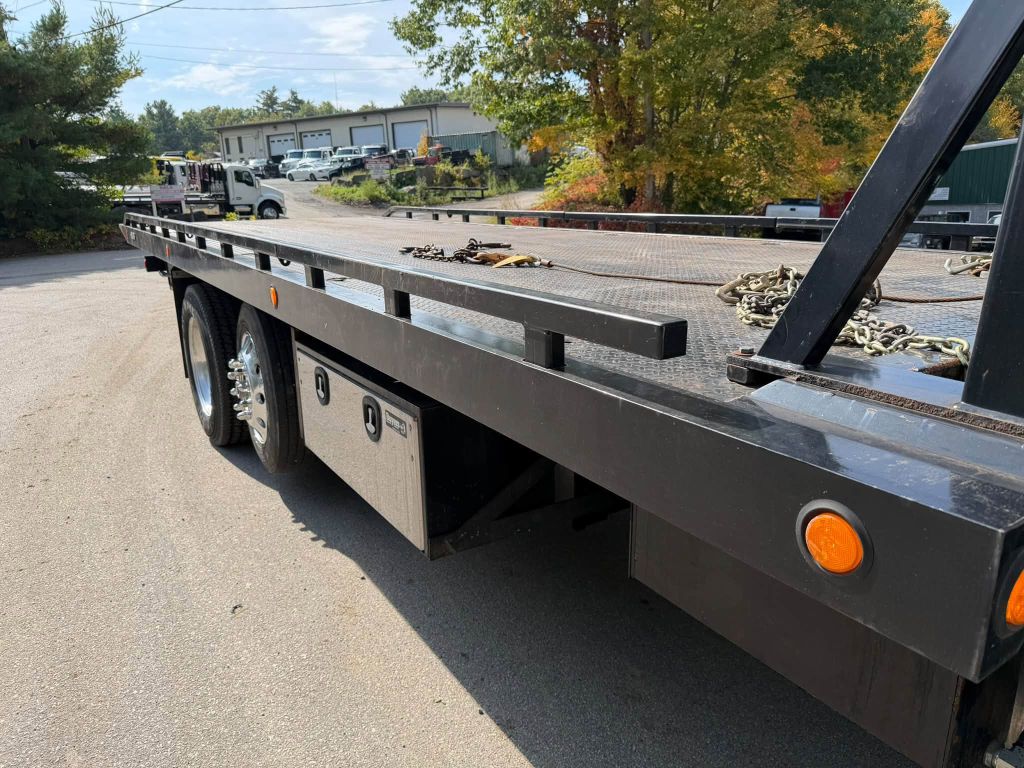 Photo 21 of this INTERNATIONAL 8500