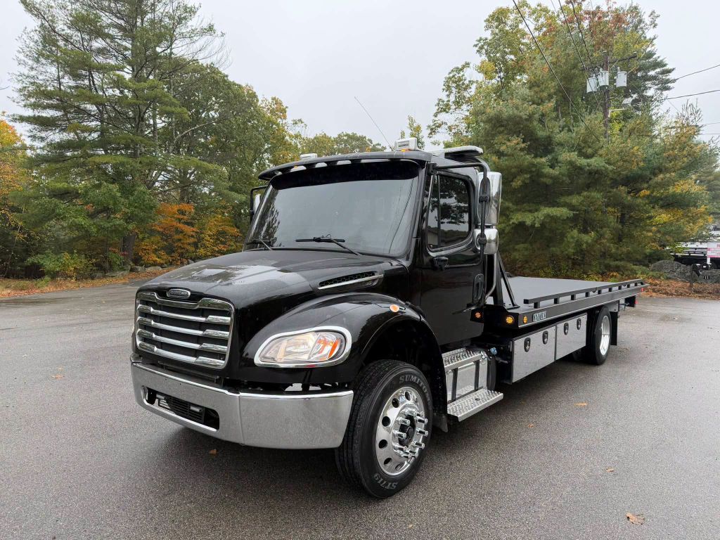 2024 FREIGHTLINER M2