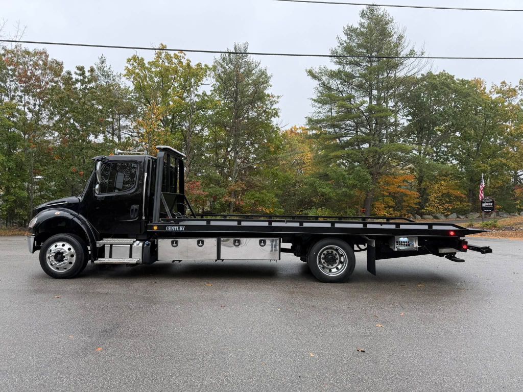 Photo 3 of this FREIGHTLINER M2