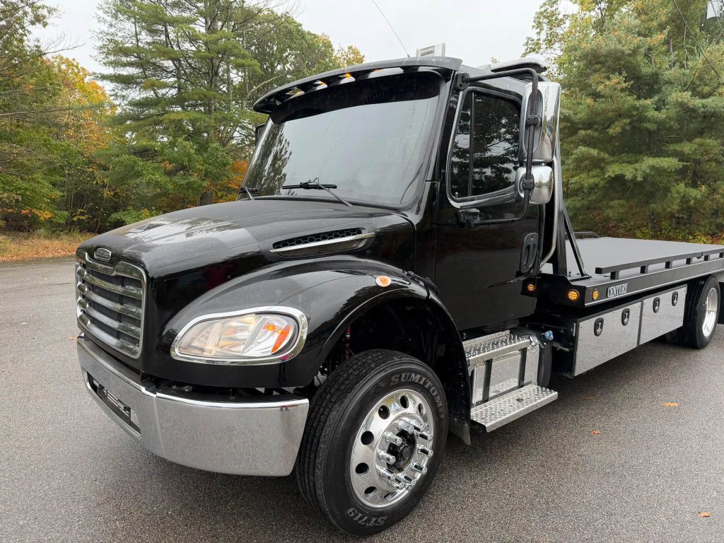 Photo 5 of this FREIGHTLINER M2
