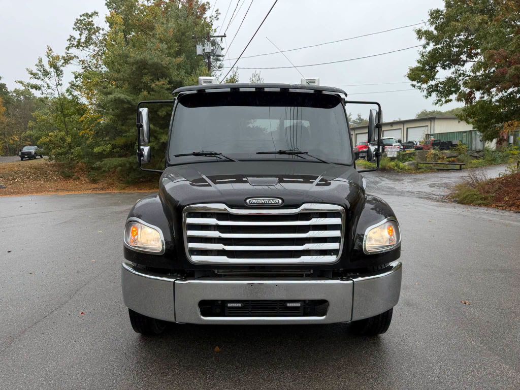 Photo 6 of this FREIGHTLINER M2
