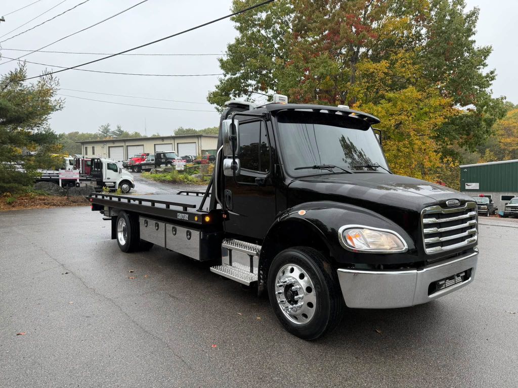 Photo 7 of this FREIGHTLINER M2
