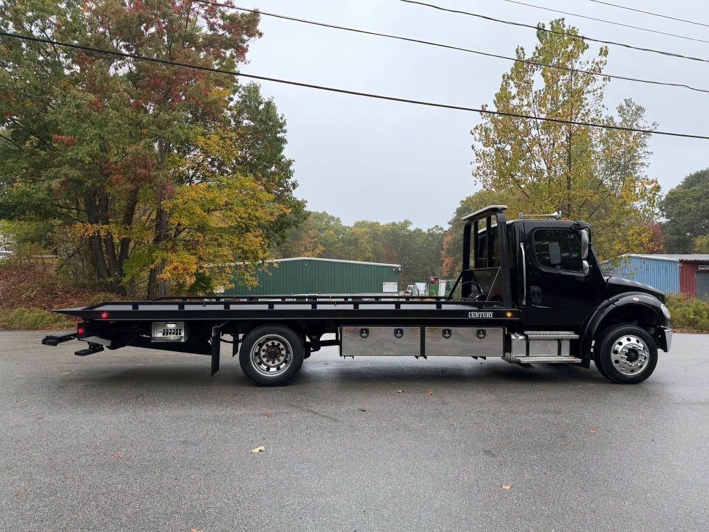 Photo 9 of this FREIGHTLINER M2