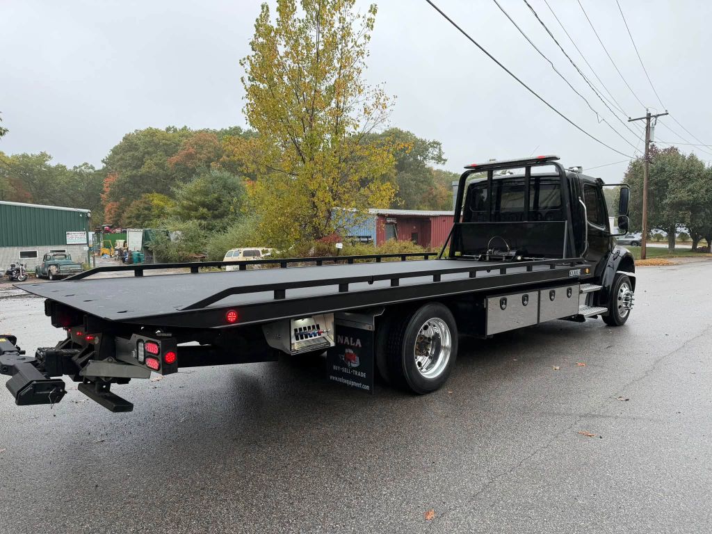Photo 10 of this FREIGHTLINER M2