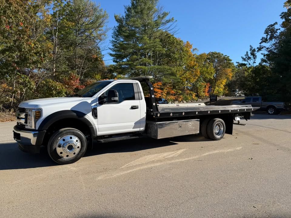Photo 2 of this FORD F550