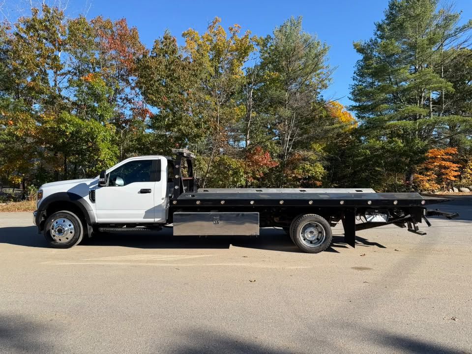 Photo 3 of this FORD F550