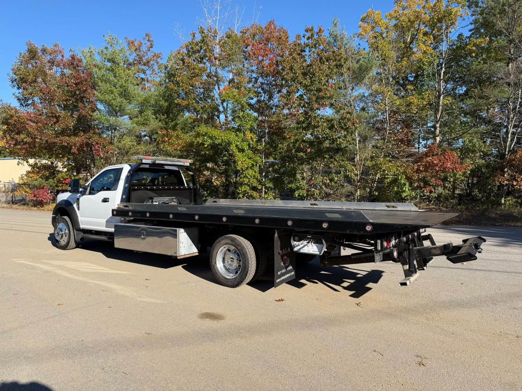 Photo 4 of this FORD F550