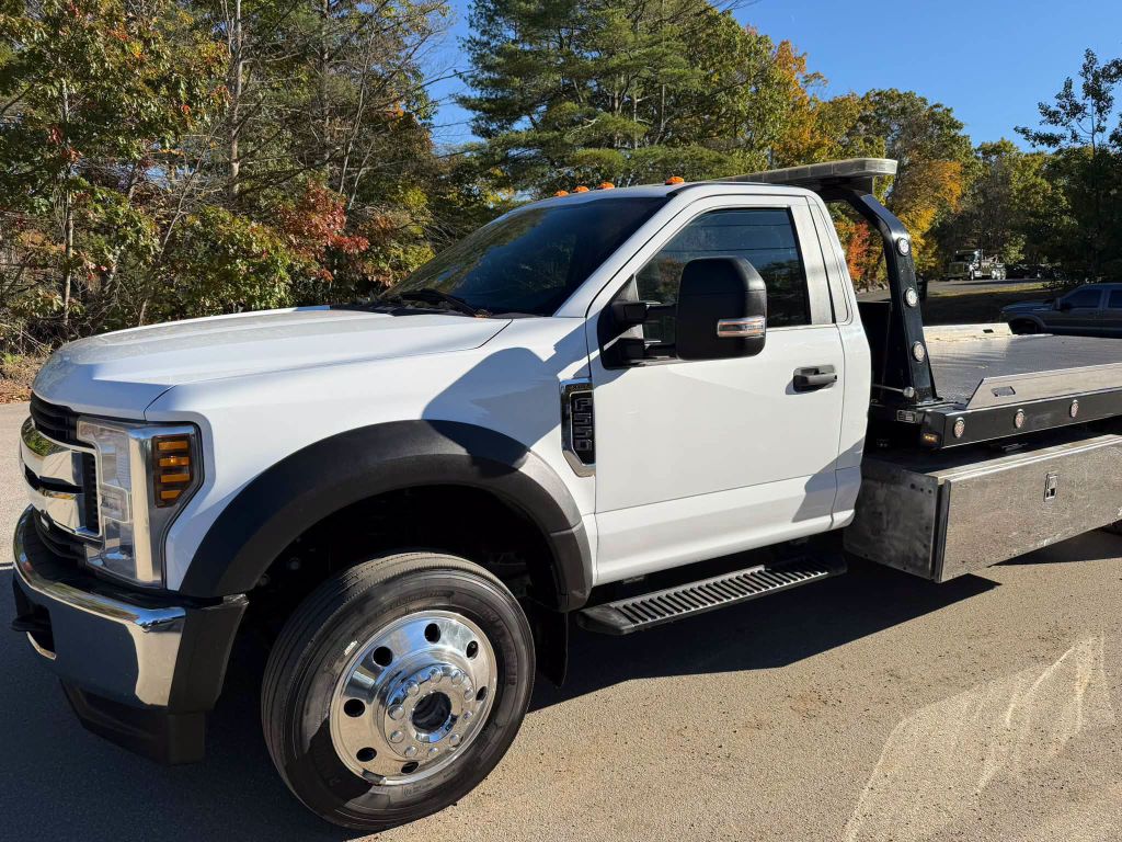 Photo 5 of this FORD F550