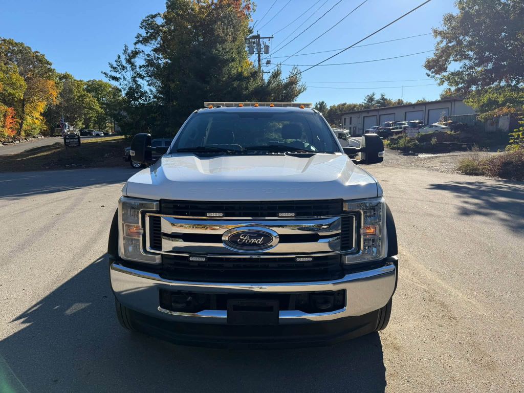 Photo 6 of this FORD F550