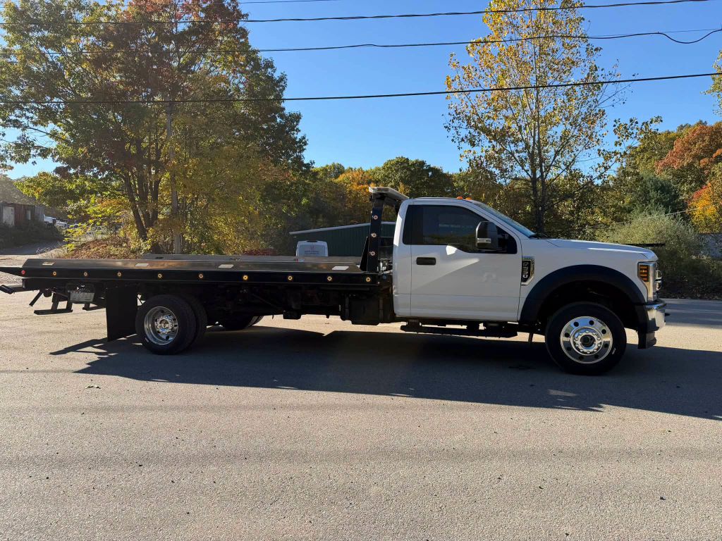 Photo 8 of this FORD F550