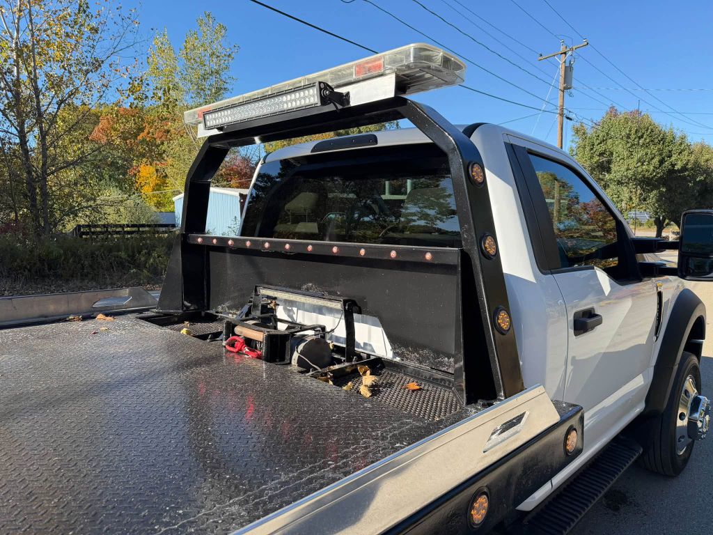 Photo 10 of this FORD F550