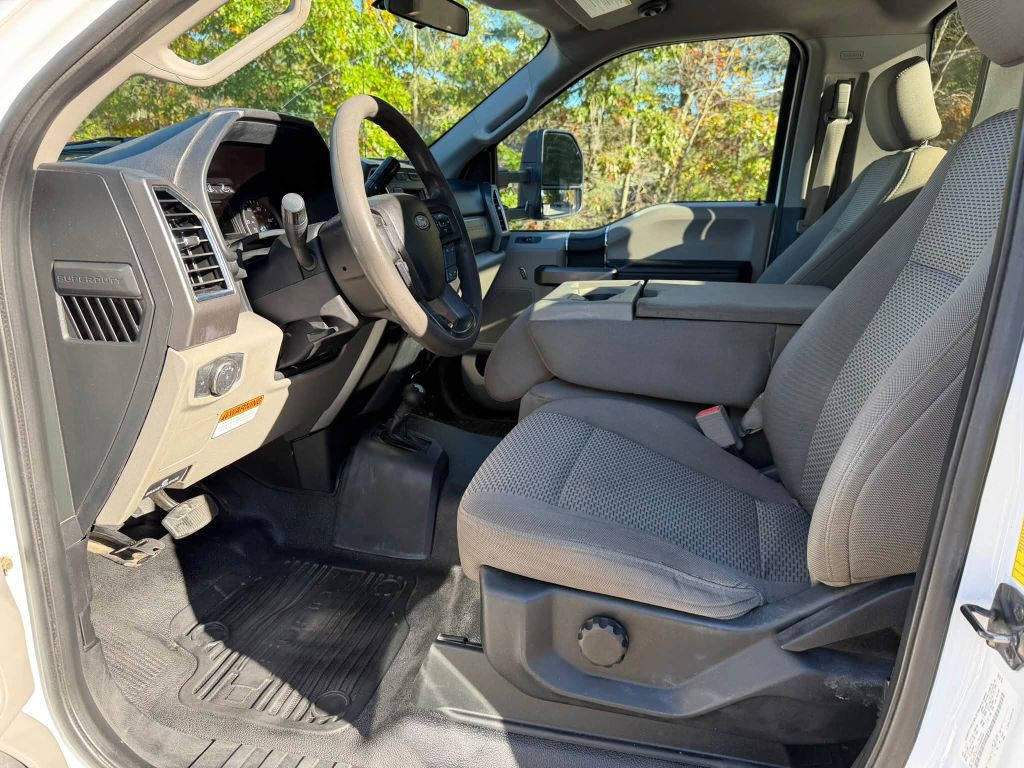 Photo 12 of this FORD F550
