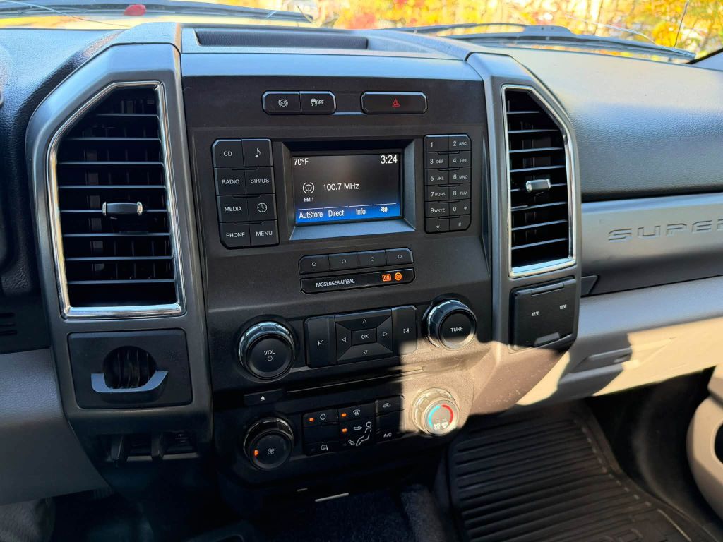 Photo 15 of this FORD F550
