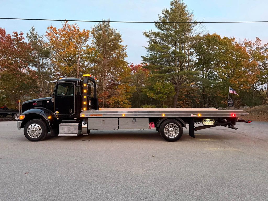 Photo 3 of this PETERBILT 337
