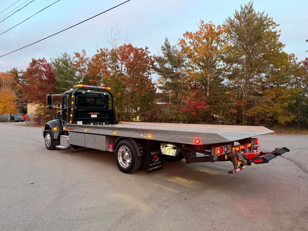 Photo 4 of this PETERBILT 337