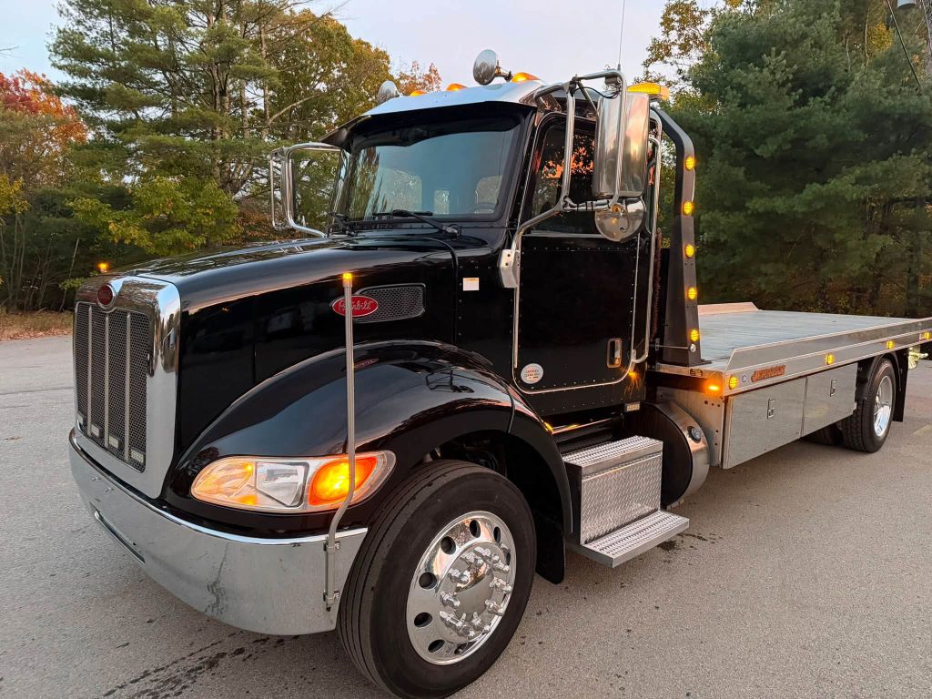 Photo 7 of this PETERBILT 337