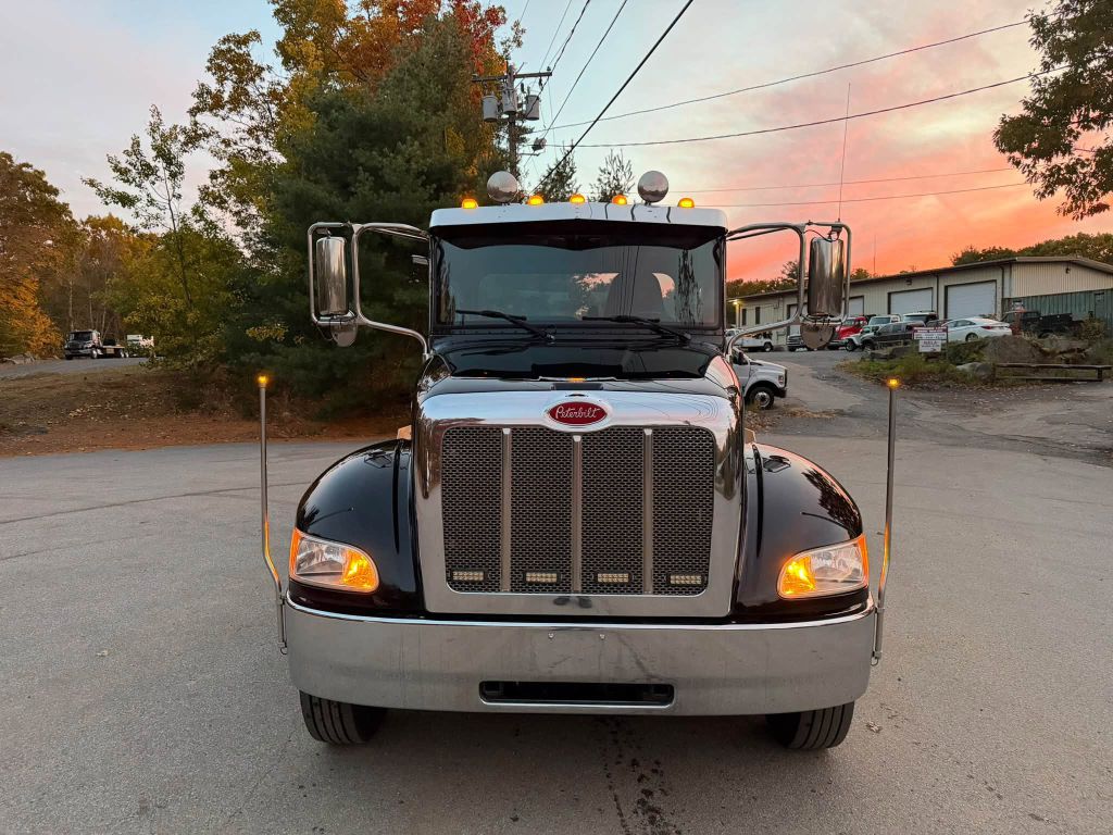 Photo 8 of this PETERBILT 337
