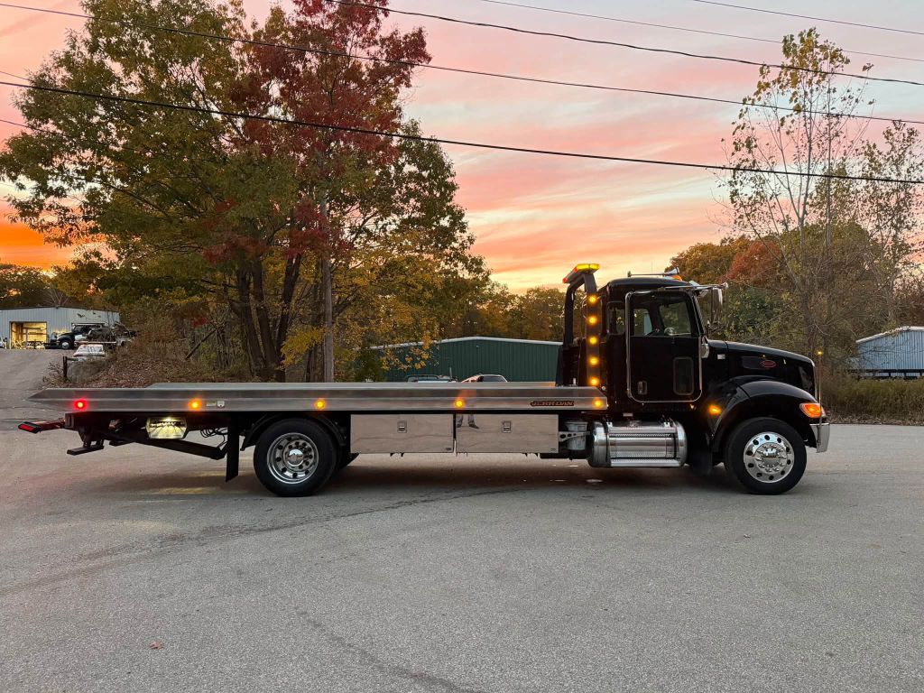 Photo 11 of this PETERBILT 337