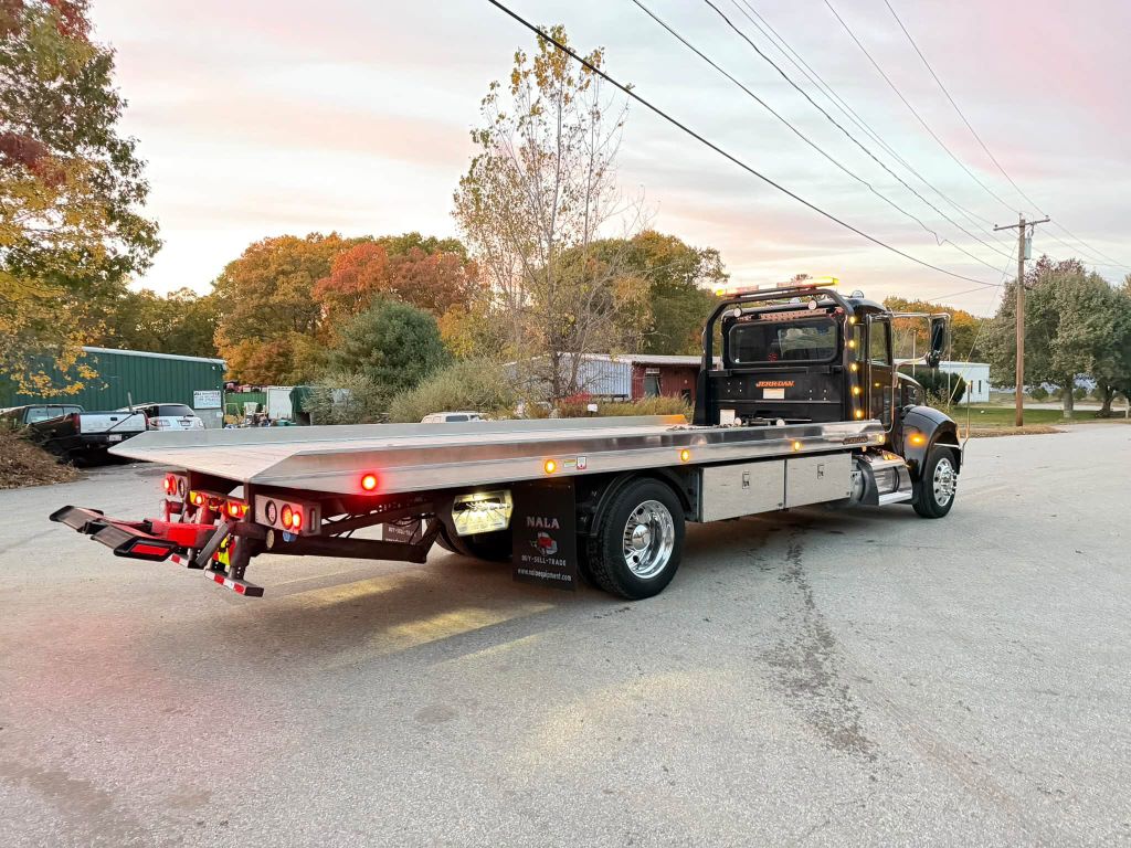 Photo 12 of this PETERBILT 337