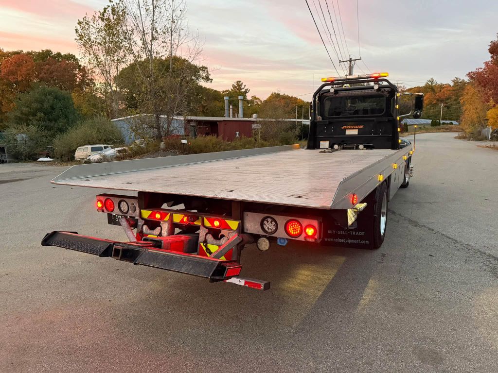 Photo 13 of this PETERBILT 337