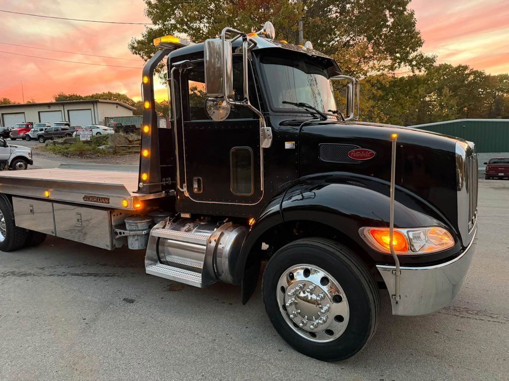 Photo 16 of this PETERBILT 337