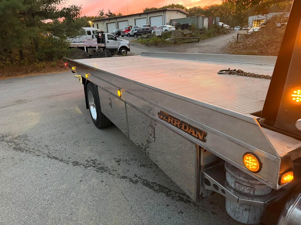 Photo 17 of this PETERBILT 337