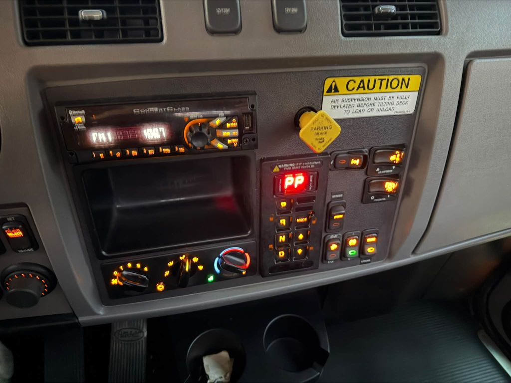 Photo 23 of this PETERBILT 337