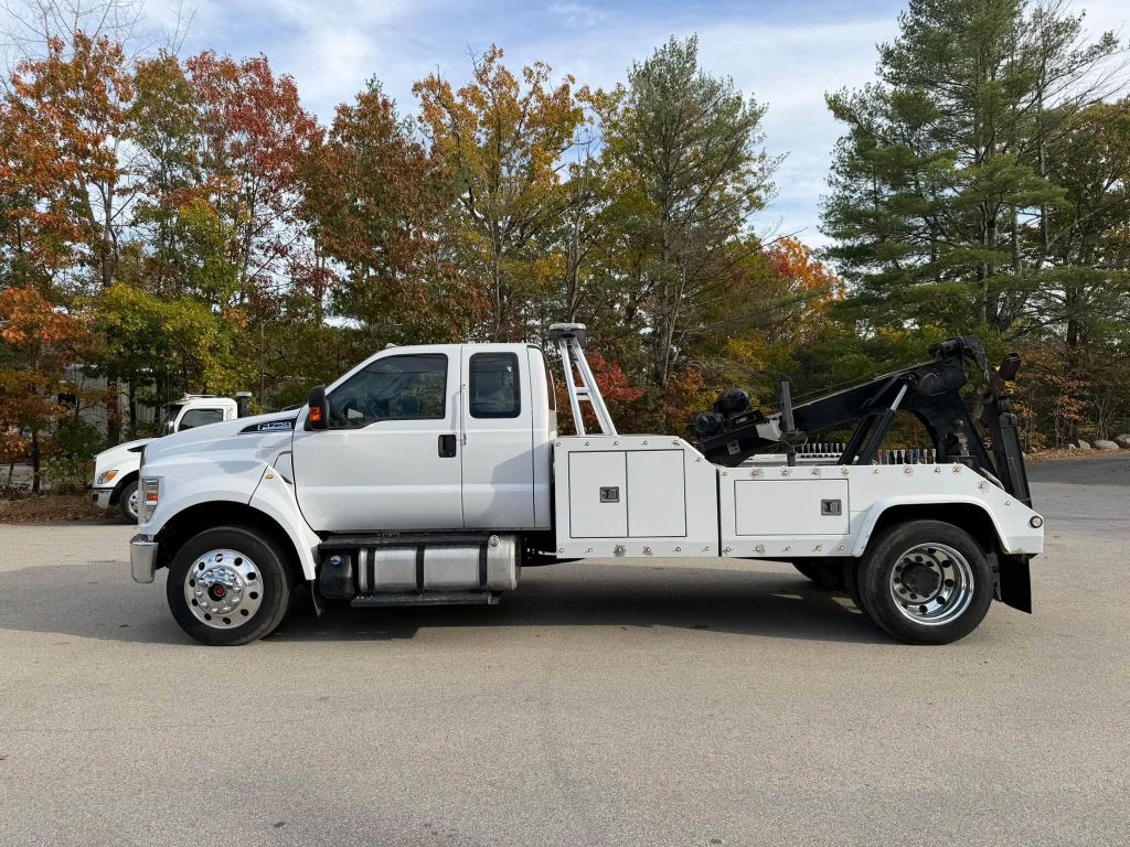Photo 3 of this FORD F750