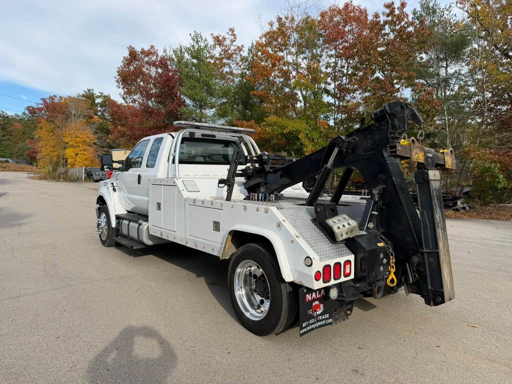 Photo 4 of this FORD F750