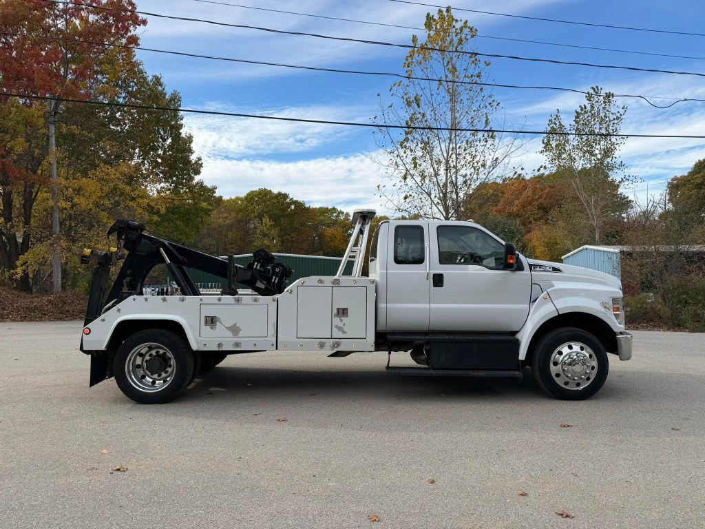 Photo 7 of this FORD F750