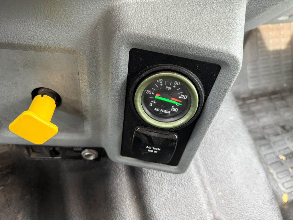 Photo 13 of this FORD F750