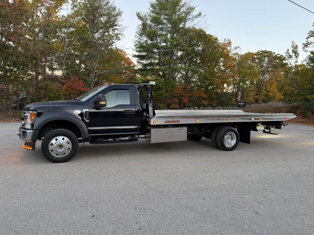 Photo 2 of this FORD F600