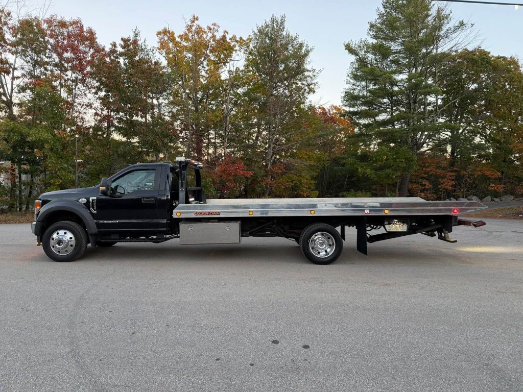 Photo 3 of this FORD F600