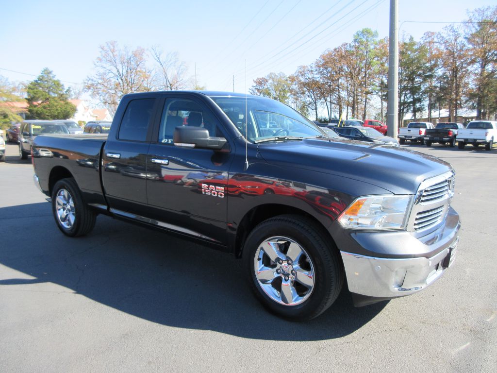2018 Ram 1500 SLT photo 3