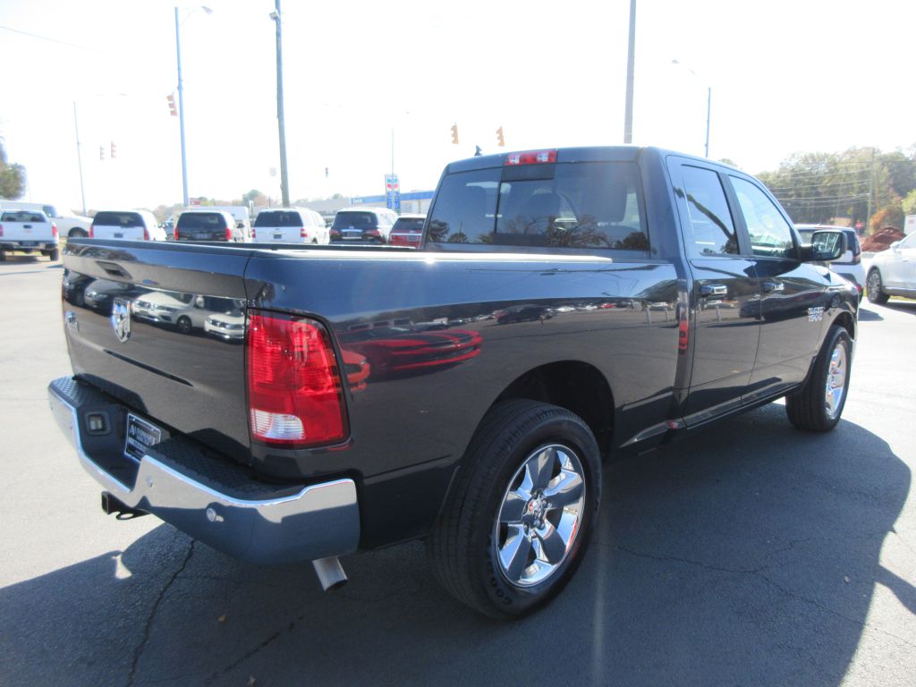 2018 Ram 1500 SLT photo 4