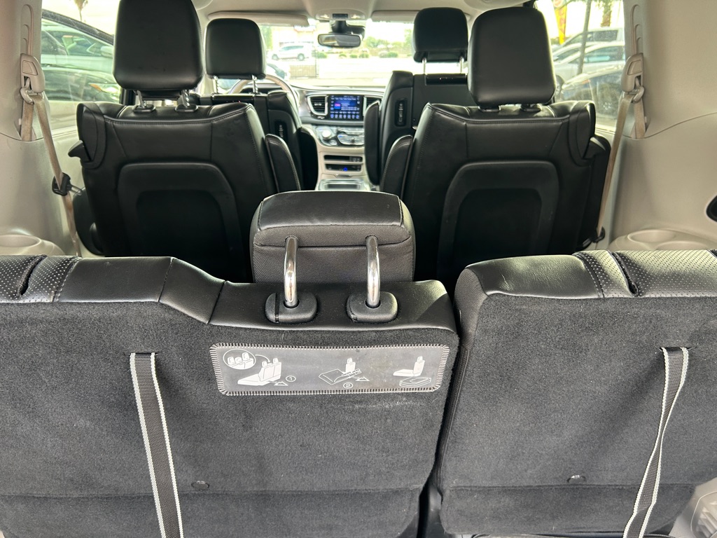 Photo 18 of this CHRYSLER PACIFICA