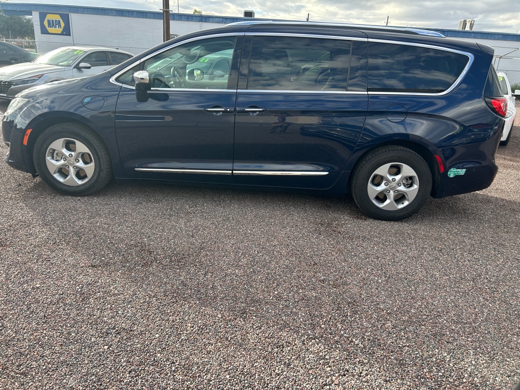 Photo 9 of this CHRYSLER PACIFICA