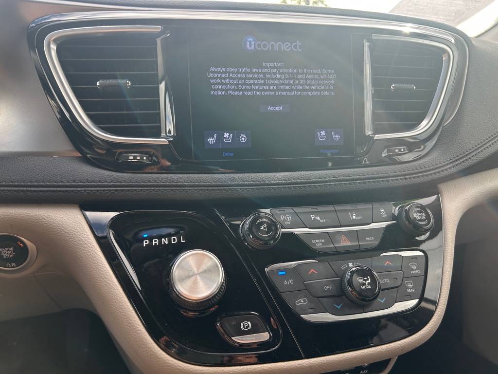 Photo 13 of this CHRYSLER PACIFICA