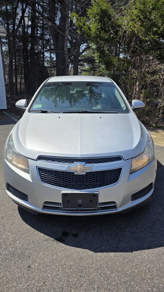 Photo 2 of this CHEVROLET CRUZE