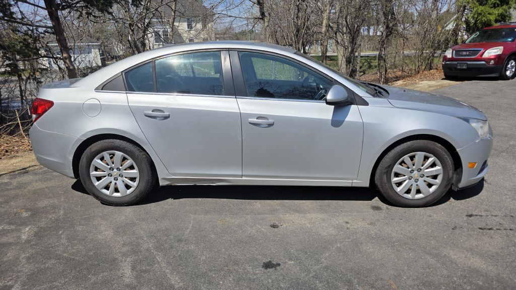 Photo 3 of this CHEVROLET CRUZE