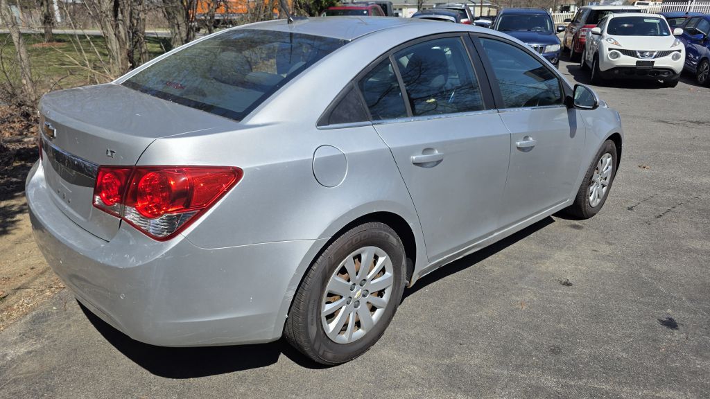 Photo 4 of this CHEVROLET CRUZE