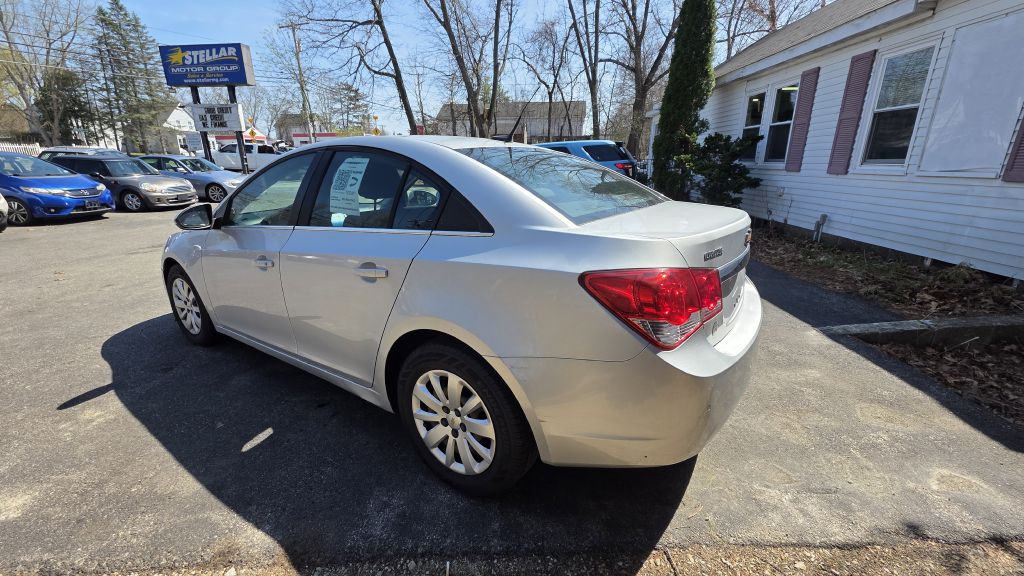 Photo 6 of this CHEVROLET CRUZE