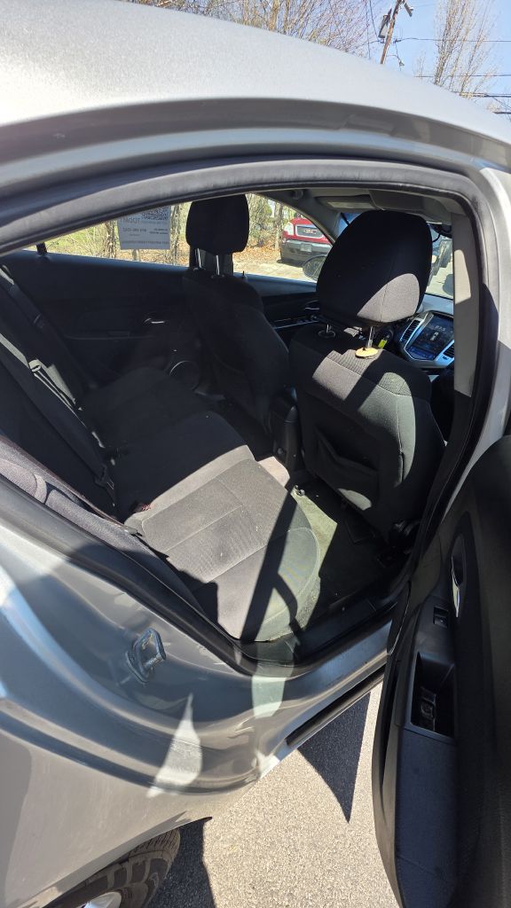 Photo 9 of this CHEVROLET CRUZE